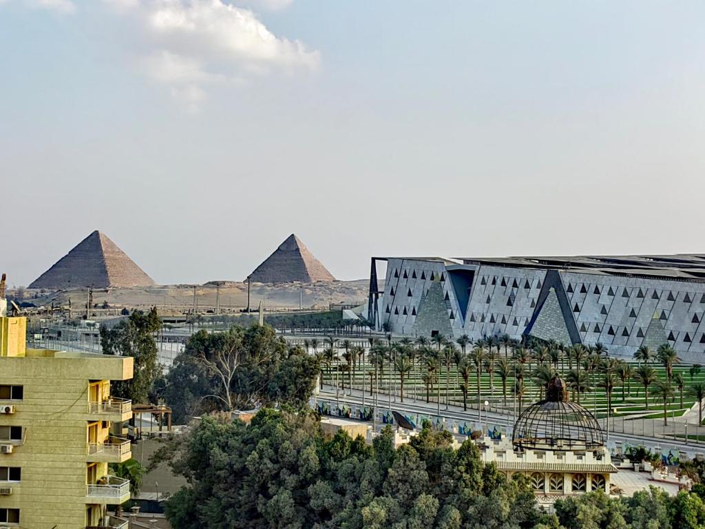 Dinner with Pyramids View